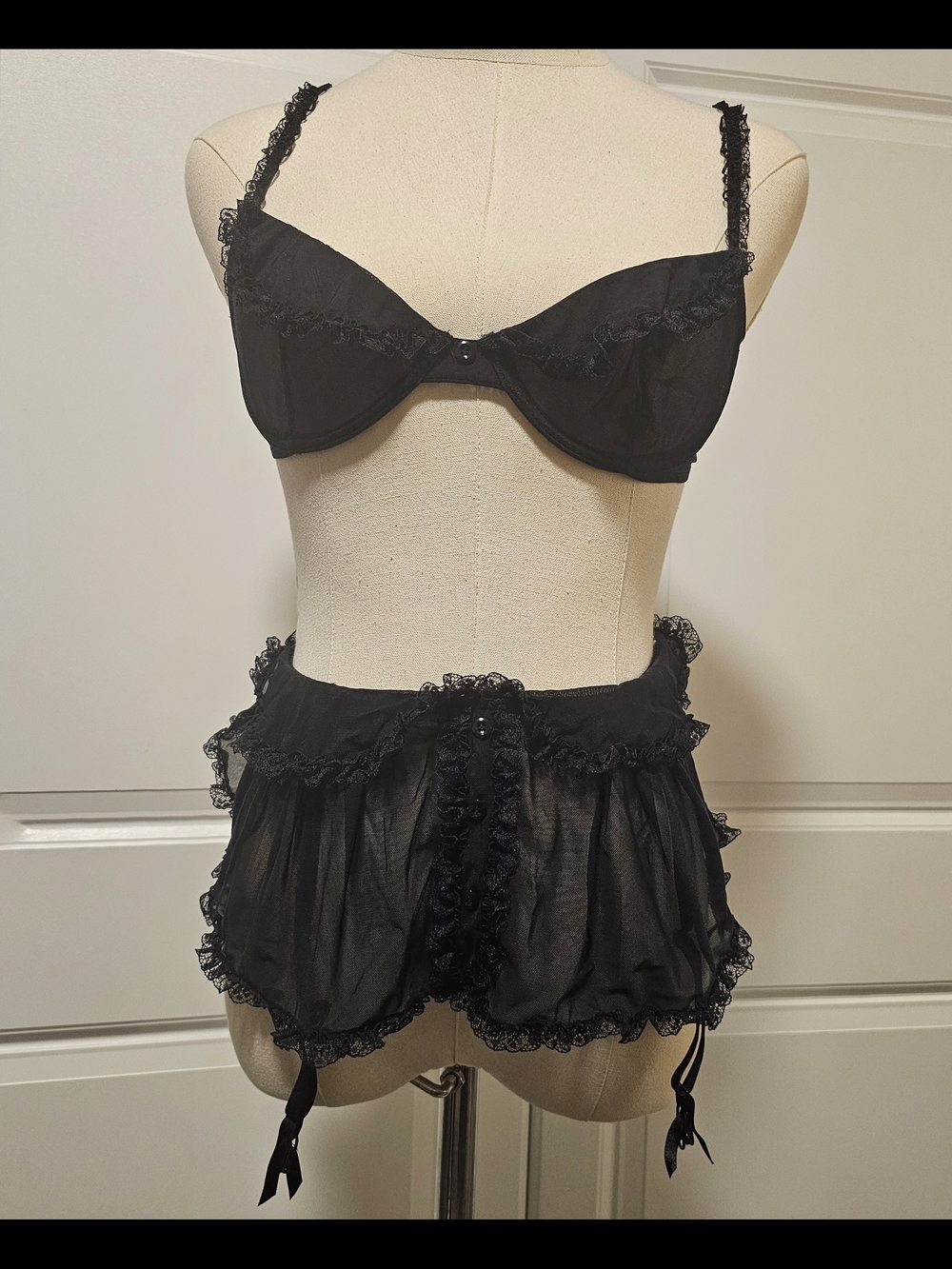 Y2K VS Sexy Little Things Sheer Ruffles Black Maid 34c Bra M Garter Set